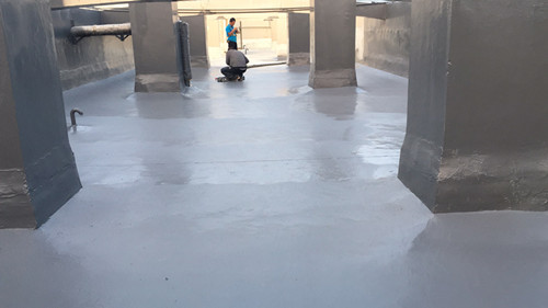 【煙臺(tái)】屋面防水噴涂聚脲防水涂料正在施工中